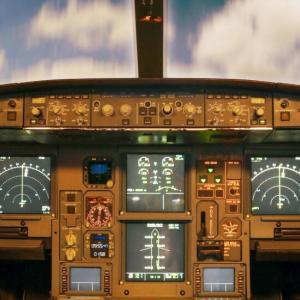 Panel de mandos de un avion